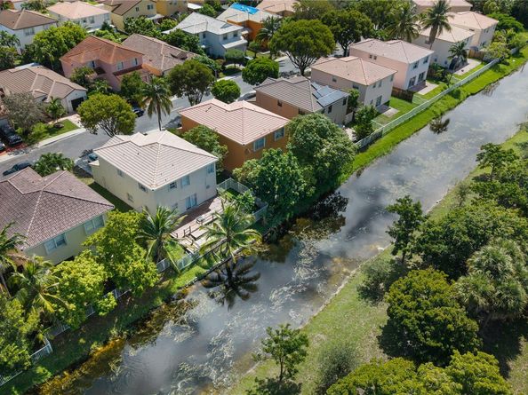 1512 SW 106th Ave, Pembroke Pines FL 33025