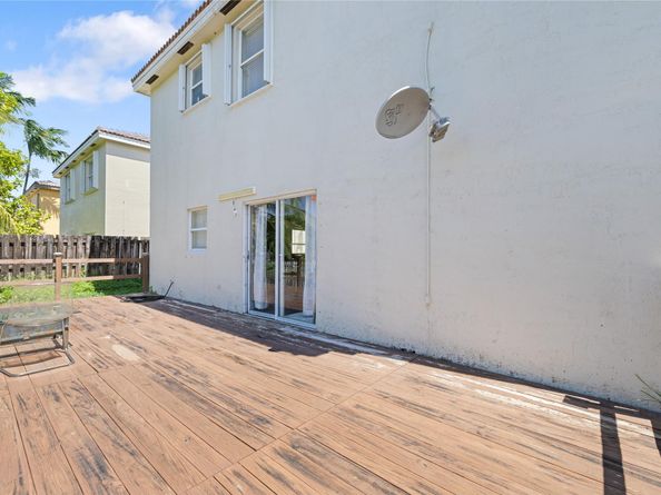 1512 SW 106th Ave, Pembroke Pines FL 33025