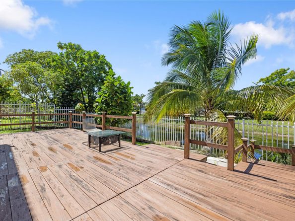 1512 SW 106th Ave, Pembroke Pines FL 33025