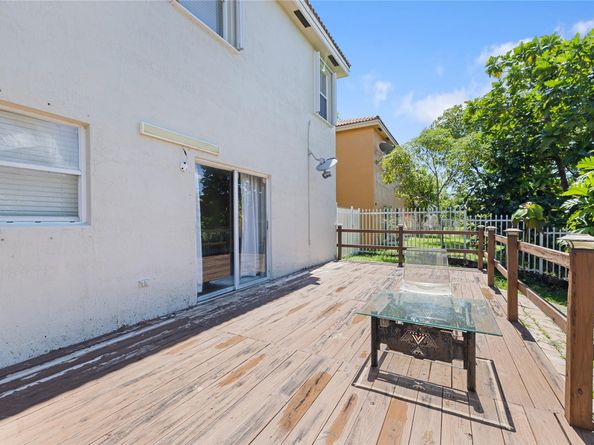 1512 SW 106th Ave, Pembroke Pines FL 33025
