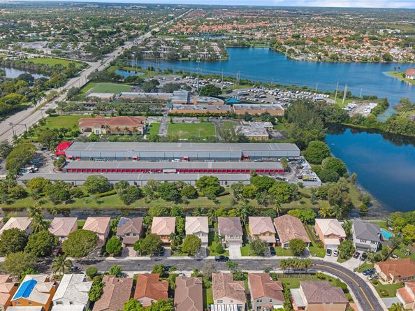 1512 SW 106th Ave, Pembroke Pines FL 33025