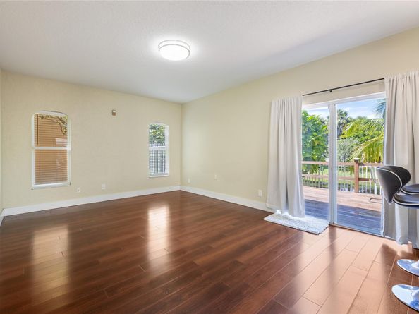 1512 SW 106th Ave, Pembroke Pines FL 33025
