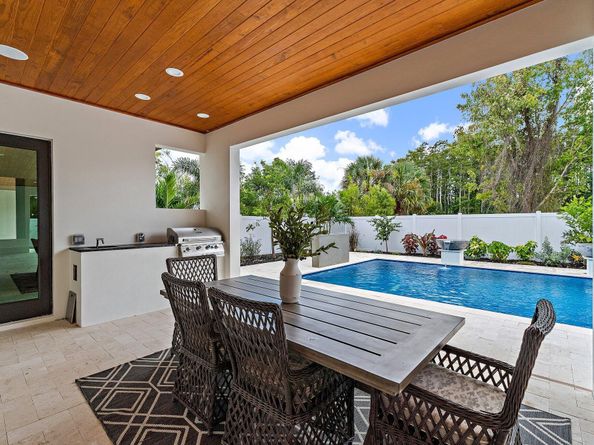 7528 169th Place N, Palm Beach Gardens FL 33418