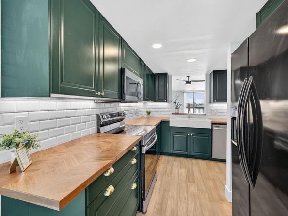 2707 NE 14th St Cswy 401, Pompano Beach FL 33062