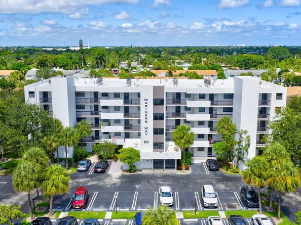 2707 NE 14th St Cswy 401, Pompano Beach FL 33062