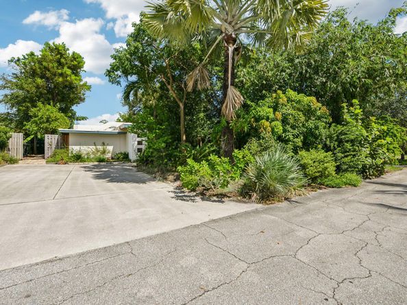 221 NE 17th Street, Delray Beach FL 33444