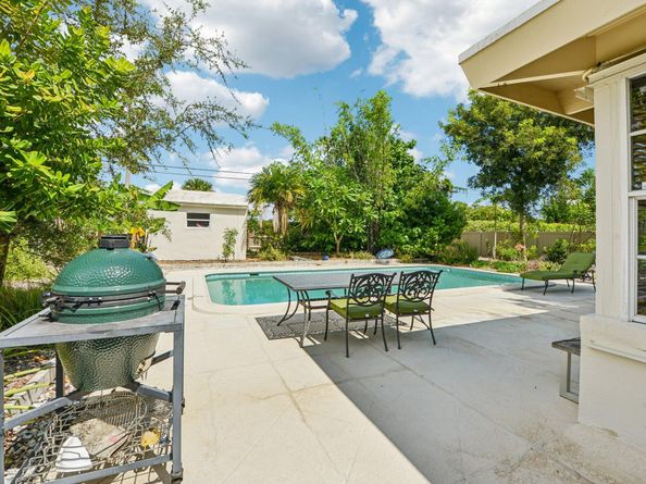 221 NE 17th Street, Delray Beach FL 33444