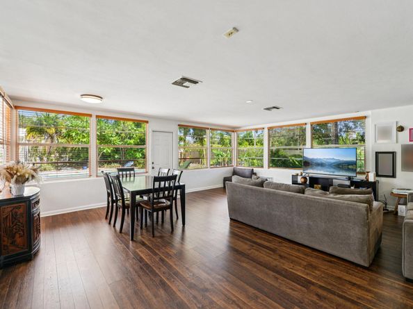 221 NE 17th Street, Delray Beach FL 33444