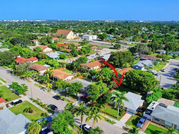 1749 15th Avenue N, Lake Worth Beach FL 33460