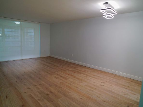 2780 N Pine Island Rd 211, Sunrise FL 33322