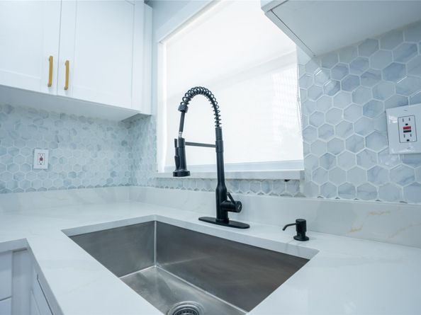 2780 N Pine Island Rd 211, Sunrise FL 33322