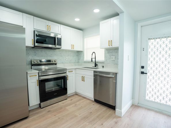 2780 N Pine Island Rd 211, Sunrise FL 33322