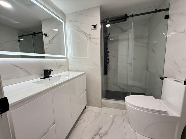 2780 N Pine Island Rd 211, Sunrise FL 33322