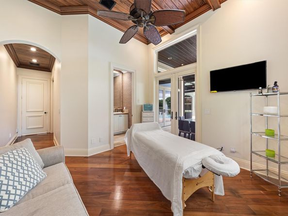 531 Coconut Palm Ter, Plantation FL 33324