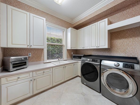 531 Coconut Palm Ter, Plantation FL 33324