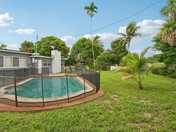 667 W Melrose Cir, Fort Lauderdale FL 33312