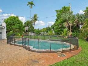 667 W Melrose Cir, Fort Lauderdale FL 33312