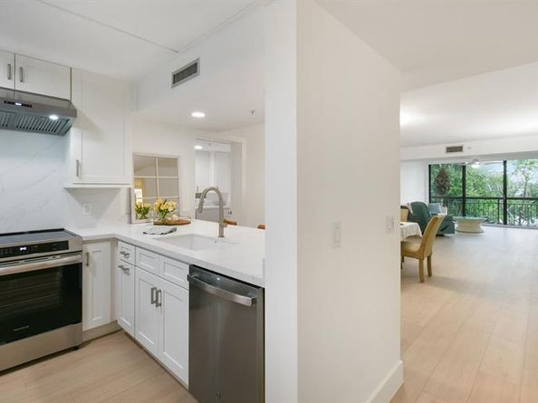 1901 Marina Isle Way 302, Jupiter FL 33477