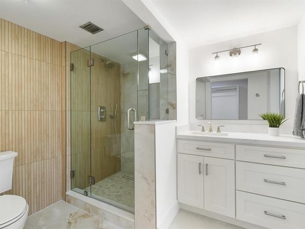 1901 Marina Isle Way 302, Jupiter FL 33477