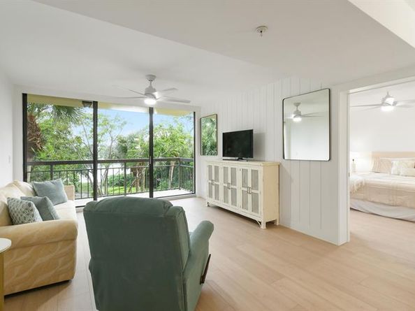1901 Marina Isle Way 302, Jupiter FL 33477