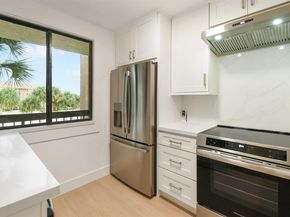 1901 Marina Isle Way 302, Jupiter FL 33477