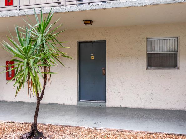 1810 N Lauderdale Ave 2100, North Lauderdale FL 33068