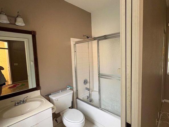 7842 NW 77 Avenue, Tamarac FL 33321