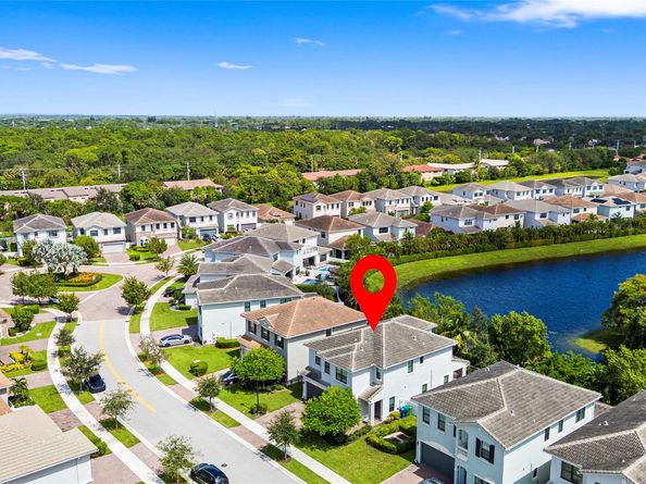 3821 NW 87th Way, Coral Springs FL 33065