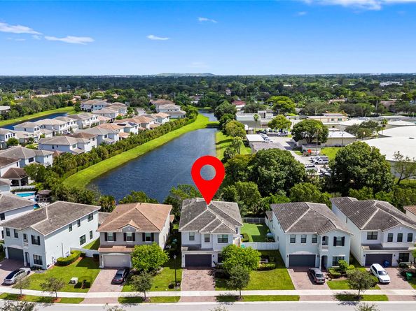 3821 NW 87th Way, Coral Springs FL 33065