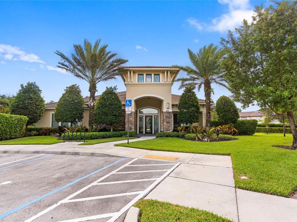 3821 NW 87th Way, Coral Springs FL 33065