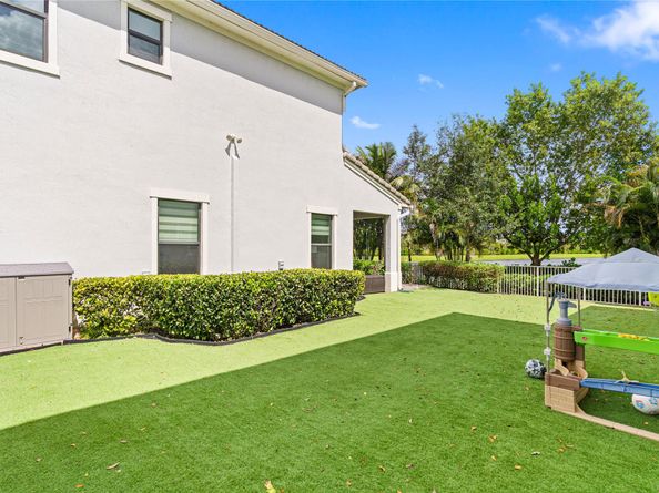 3821 NW 87th Way, Coral Springs FL 33065