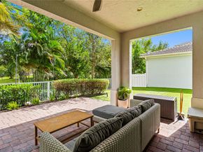3821 NW 87th Way, Coral Springs FL 33065