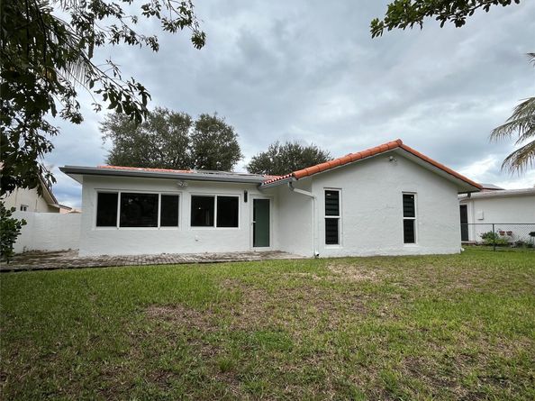 8952 NW 25th Ct, Coral Springs FL 33065