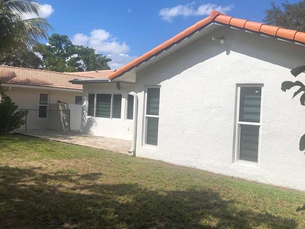 8952 NW 25th Ct, Coral Springs FL 33065