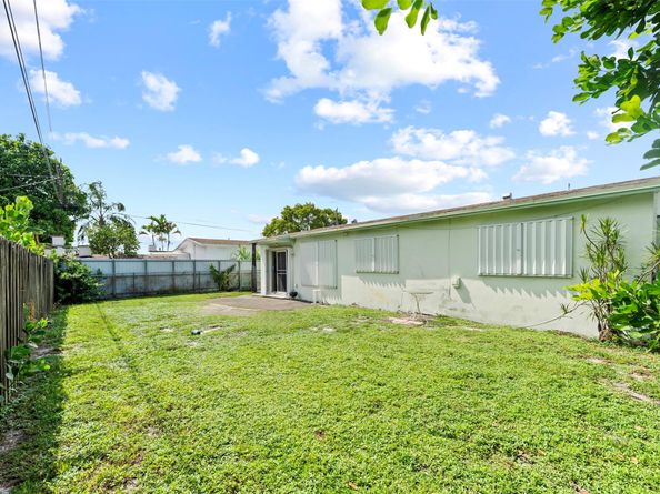 7320 Grant St, Hollywood FL 33024