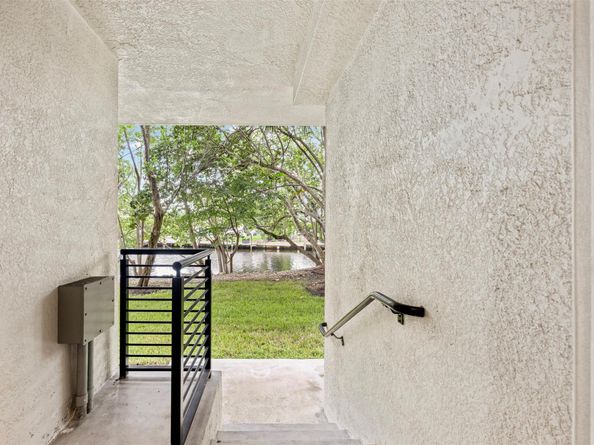548 SE 1st Cir 548, Pompano Beach FL 33060