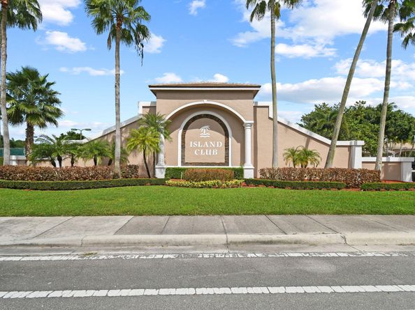 2585 San Andros, West Palm Beach FL 33411
