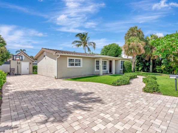 2064` N Suzanne Circle, North Palm Beach FL 33408