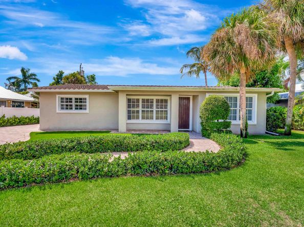 2064` N Suzanne Circle, North Palm Beach FL 33408