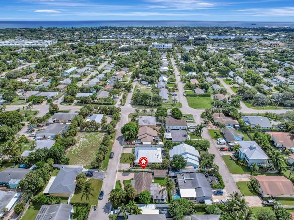 2064` N Suzanne Circle, North Palm Beach FL 33408