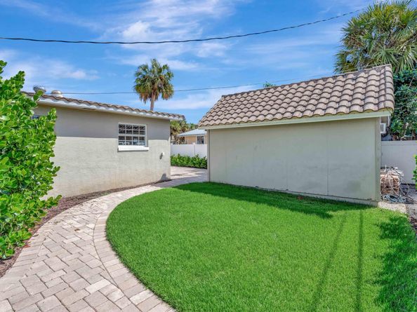2064` N Suzanne Circle, North Palm Beach FL 33408