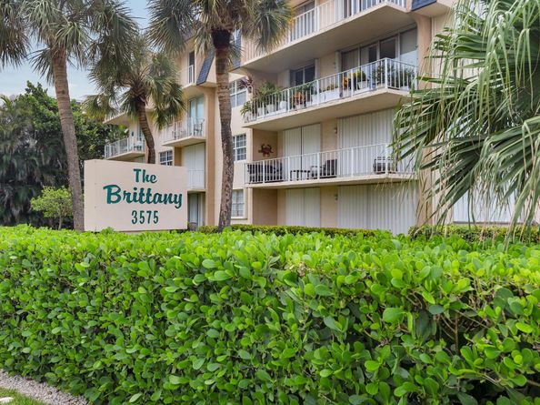 3575 S Ocean Boulevard 205, South Palm Beach FL 33480