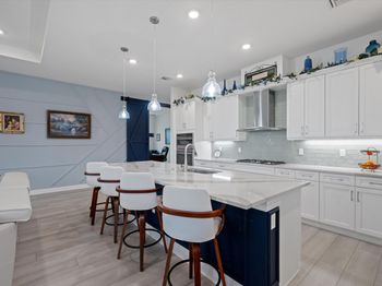 5669 Saint Armands Way