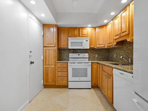1950 S Ocean Dr PHB, Hallandale Beach FL 33009