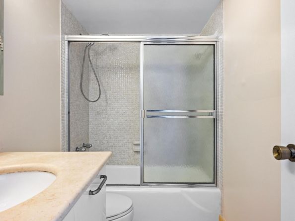 1950 S Ocean Dr PHB, Hallandale Beach FL 33009