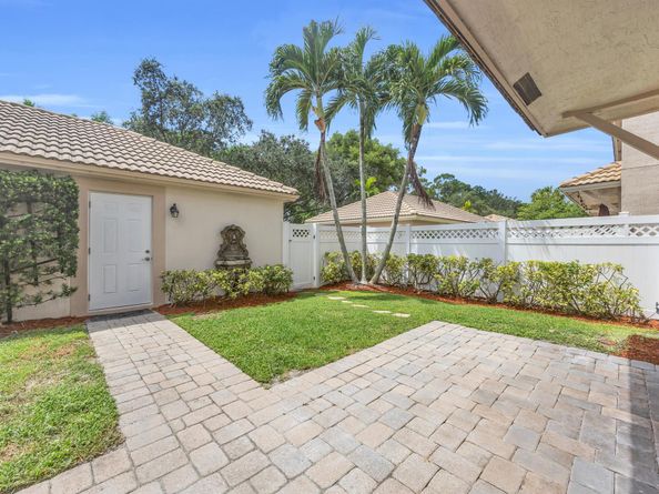 8058 Murano Circle, Palm Beach Gardens FL 33418