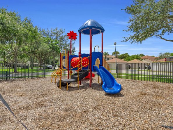 8058 Murano Circle, Palm Beach Gardens FL 33418
