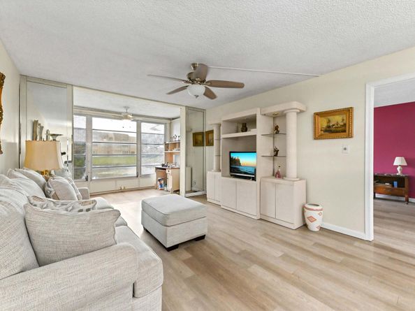 9421 Sunrise Lakes Boulevard 110, Sunrise FL 33322