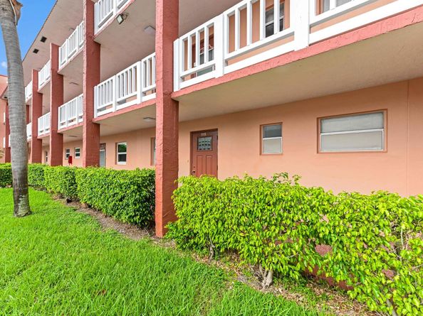 9421 Sunrise Lakes Boulevard 110, Sunrise FL 33322