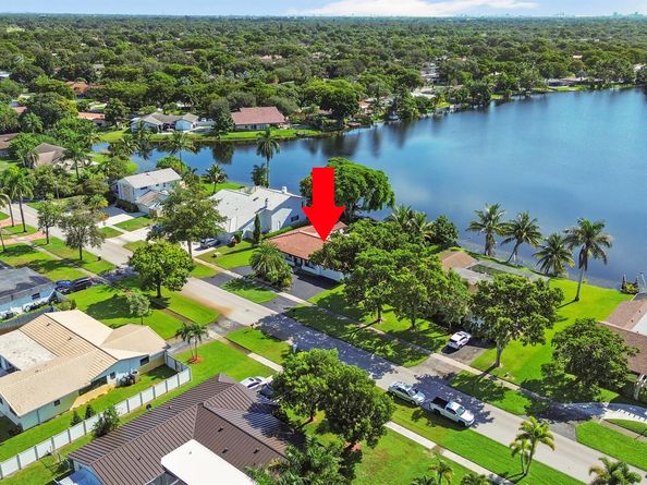 1700 SW 72nd Avenue, Plantation FL 33317